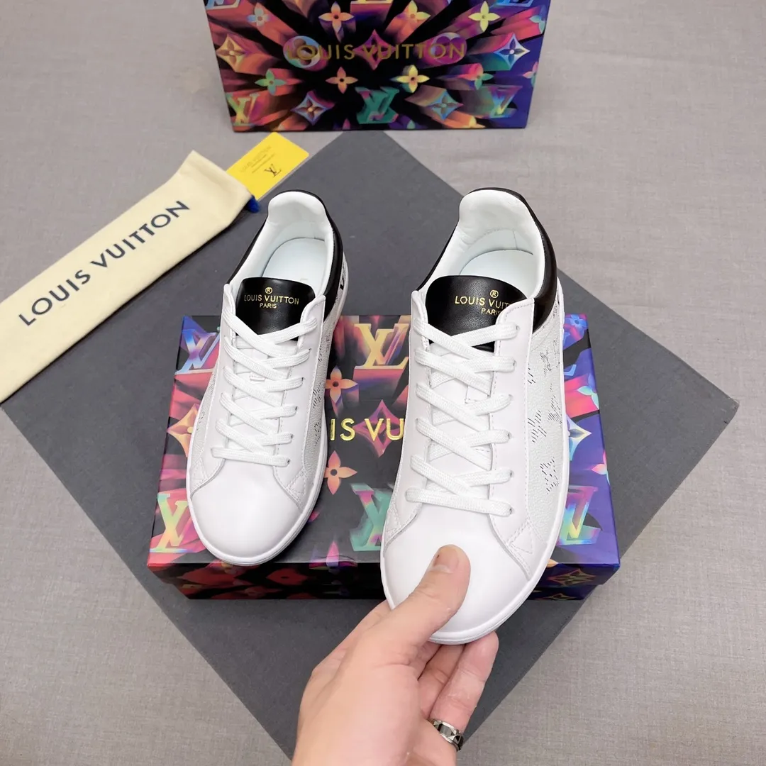 p360 🙏LV men's shoes official website has launched the latest 1:1 copy, synchronized with Hong Kong counters, and on the same catwalk; all "🍡🍡, the rubber outsole is non-slip and wear-resistant; the fabric is made of first-layer cowhide and 3D printing, sheepskin lining, comfortable to wear, attractive style, fine workmanship, with simple and neat shoe last JP, showing the boldness and toughness of men, multiple colors available Code numbers 38 to 44, 45 to 46 can be customized. No. 019